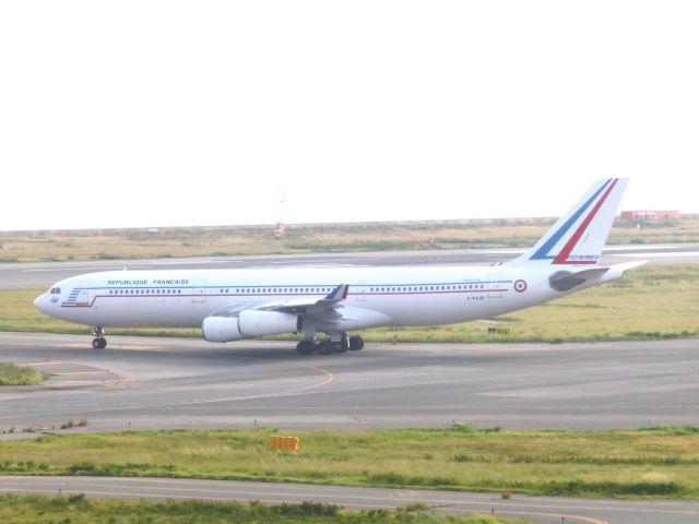 Airbus A340-200 (F-RAJB)