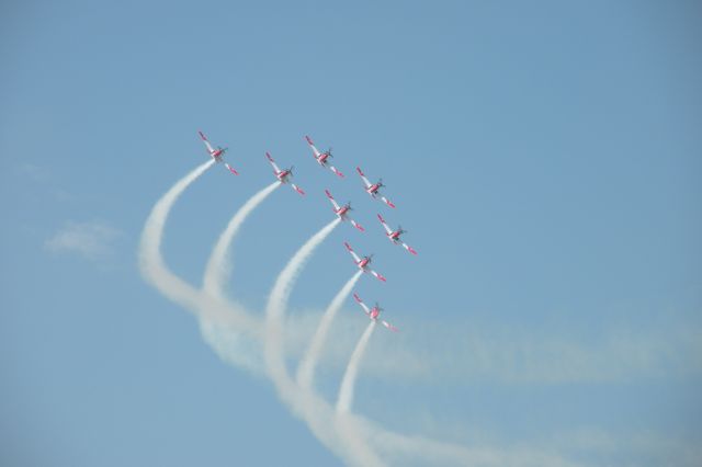 — — - PC-7 TEAM der Schweizer Luftwaffe