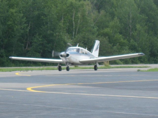 Piper PA-24 Comanche (N6529P) - Taxiing in after arriving on runway 33.