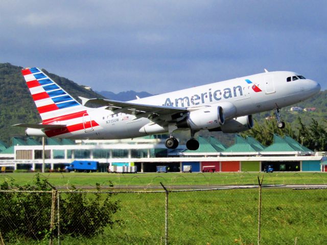 Airbus A319 (N715UW)