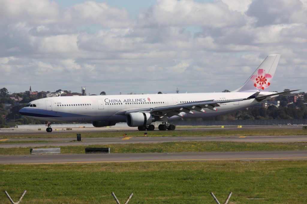 Airbus A330-300 (B-18316) - JUST LANDED