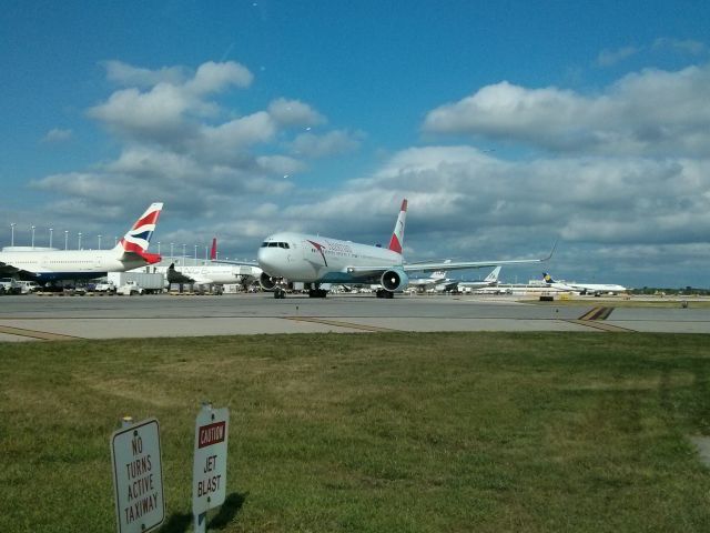 BOEING 767-300 (OE-LAY)