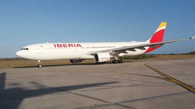 Airbus A330-300 (EC-LUX) - ARRIVAL OF THE BEAUTIFUL A330-302 FROM IBERIA DIRECT FROM MADRID, HERE WE SEE IT TAXING TO ITS ASSIGNED GATE....