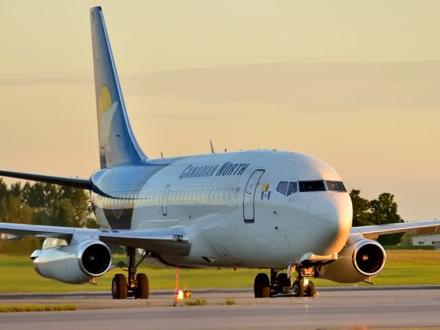 Boeing 737-200 (C-GOPW)