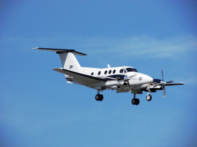 Beechcraft King Air F90 (N300DM) - Landing RWY 20R