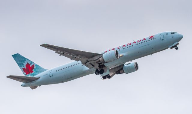 BOEING 767-300 (C-FCAF)