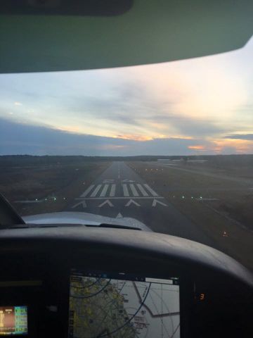 Piper Cherokee (N724CA) - Landing RWY 24 at Marshfield