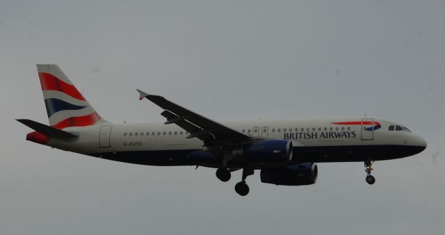 Airbus A320 (G-EUYD)