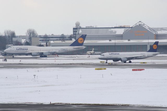 Airbus A320 (D-AIPX) - The Jumbo is about to take off for it´s ferry flight to Frankfurt