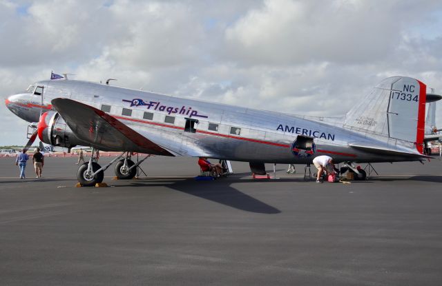 Douglas DC-3 (NC17334)