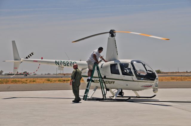 Robinson R-44 (N7527G)