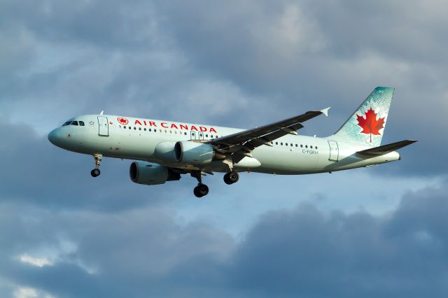 Airbus A320 (C-FGKH) - 29.10.2016