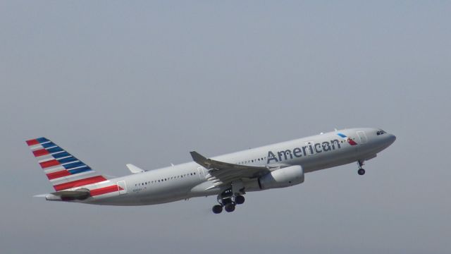 Airbus A330-200 (N281AY) - American Airlines A330-200 taking off from CLT, heading to San Juan, TJSJ