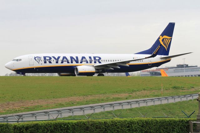 Boeing 737-800 (EI-GXM)