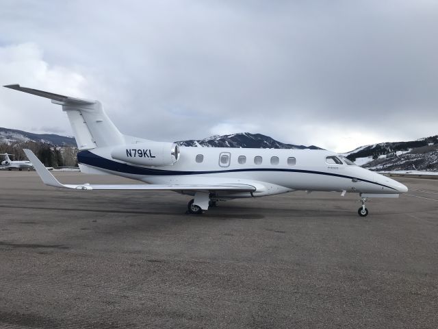 Embraer Phenom 300 (N79KL)