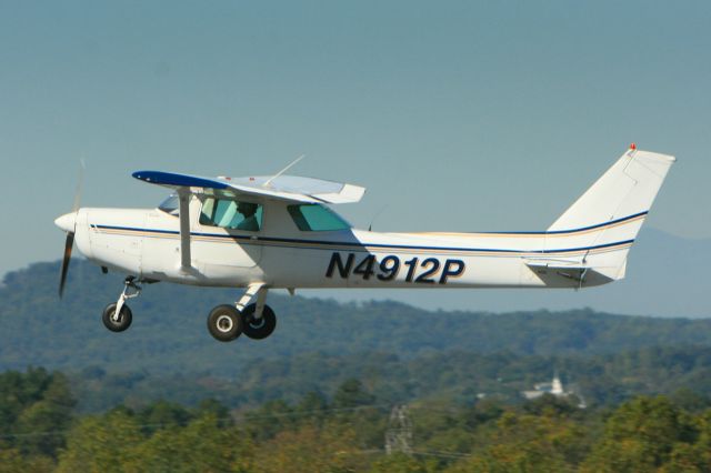 Cessna 152 (N4912P)