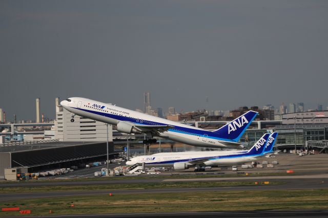 BOEING 767-300 (JA8974) - April 14th 2019: