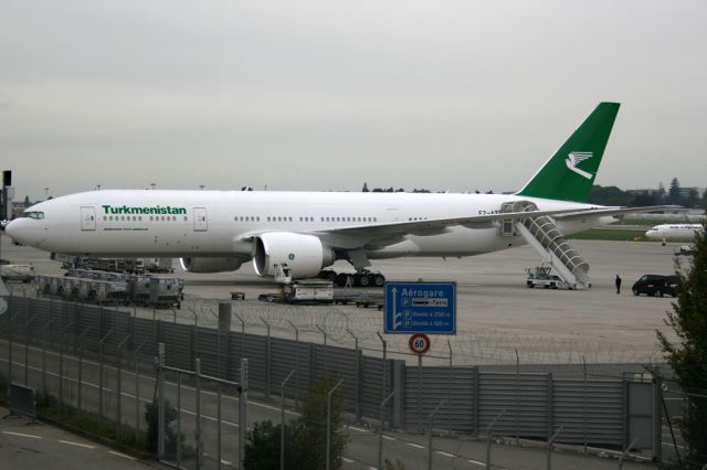 BOEING 777-200LR (EZ-A777)