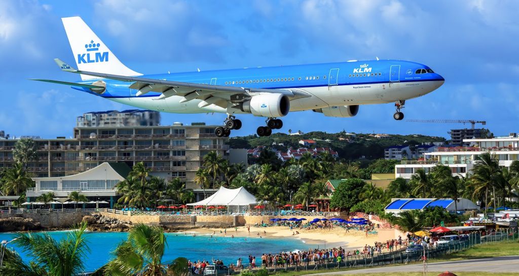 Airbus A330-200 (PH-AON) - KLM landding at TNCM St Maarten over the maho beach area