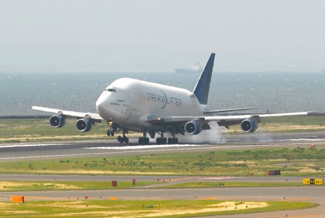 Boeing 747-400 (N718BA) - NGO/RJGG  Boeing 747-4H6  (LCF) Dremlifter  29.07.2014