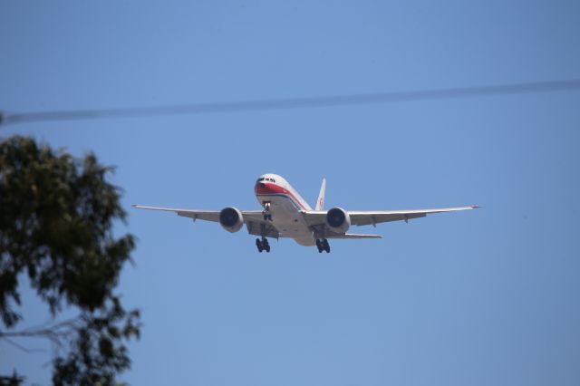 BOEING 777-200LR (B-2083)