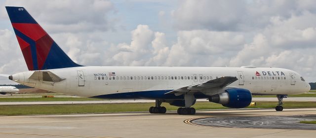 Boeing 757-200 (N679DA)