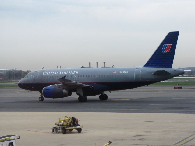 Airbus A319 (N839UA)