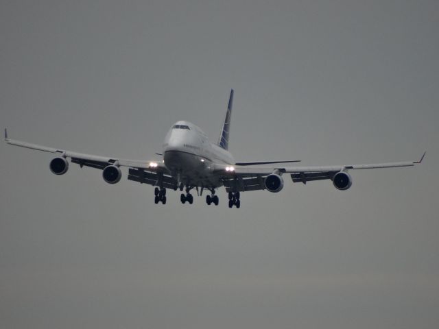 Boeing 747-400 (N171UA)