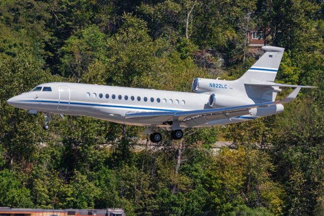 Dassault Falcon 8X (N822LC)