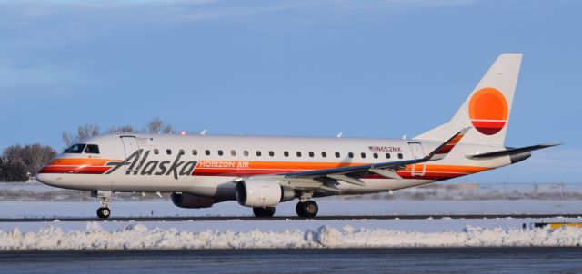 Embraer 175 (N652MK) - Horizon Air "RetroJet"