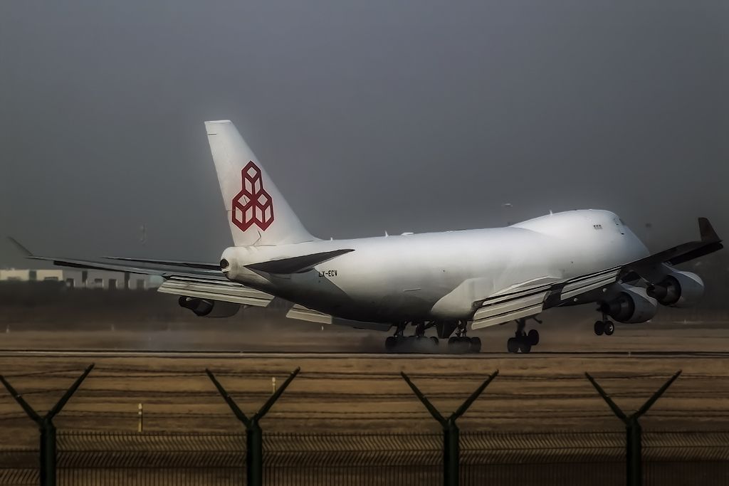 Boeing 747-400 (LX-ECV) - Steamy landing.