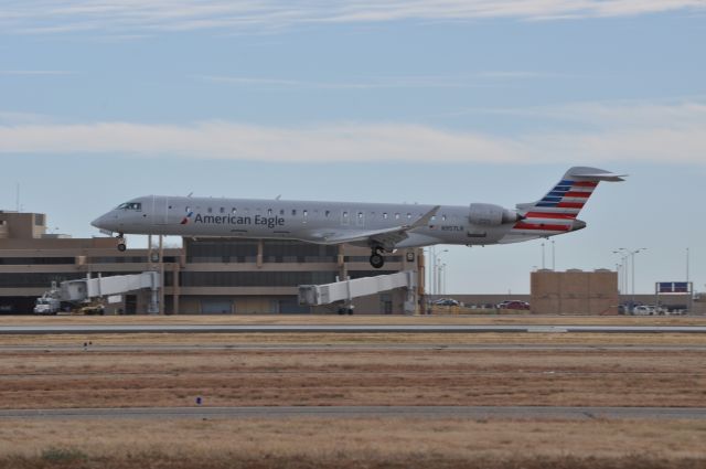 Canadair Regional Jet CRJ-200 (N957LR)