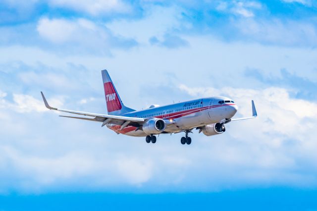 Boeing 737-800 (N915NN) - An American Airlines 737-800 in TWA retro livery landing at PHX on 2/28/23. Taken with a Canon R7 and Canon EF 100-400 L ii lens.