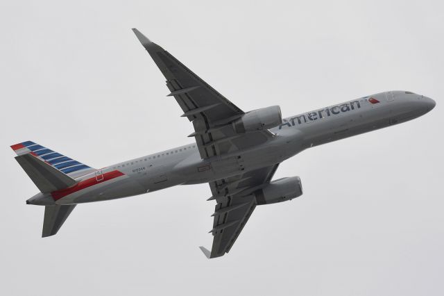 Boeing 757-200 (N189AN)