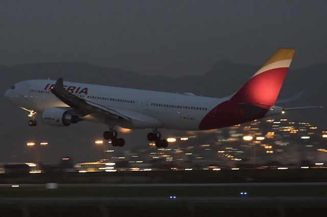 Airbus A330-300 (EC-MJT)