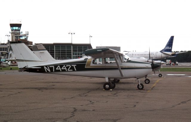 Cessna Skyhawk (N7442T)