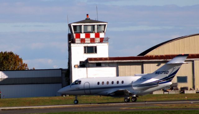 Hawker 800 (N817SD) - Shown departing is this 2001 Raytheon Hawker 800XP in the Autumn of 2021.