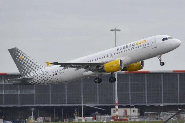 Airbus A320 (EC-LLJ)