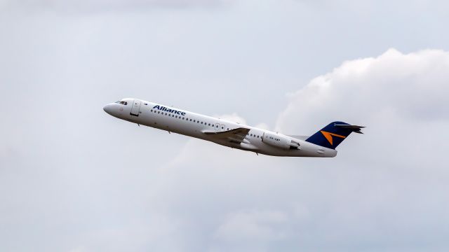 Fokker 100 (VH-XWP)