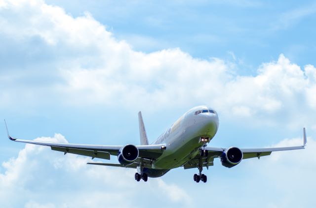 BOEING 767-300 (N645GT)