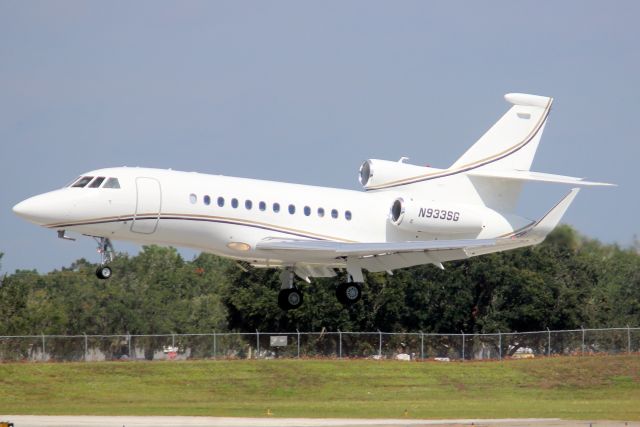 Dassault Falcon 900 (N933SG) - On short finals for rwy 25 on 18-Oct-22 arriving from KLIT.