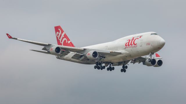 Boeing 747-200 (ER-BAM)