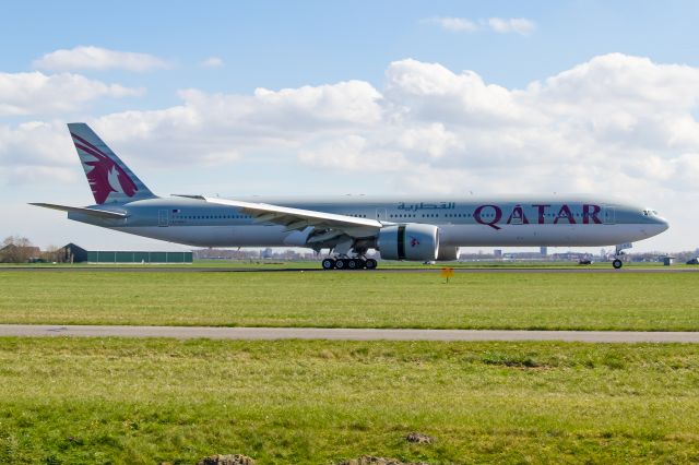 BOEING 777-300ER (A7-BAV) - 09.04.2016