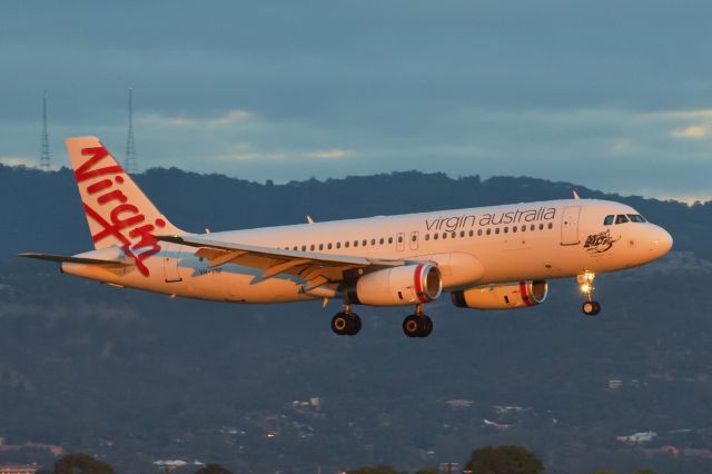 VH-VNF — - ADELAIDE AIRPORT - Wednesday April 20, 2022