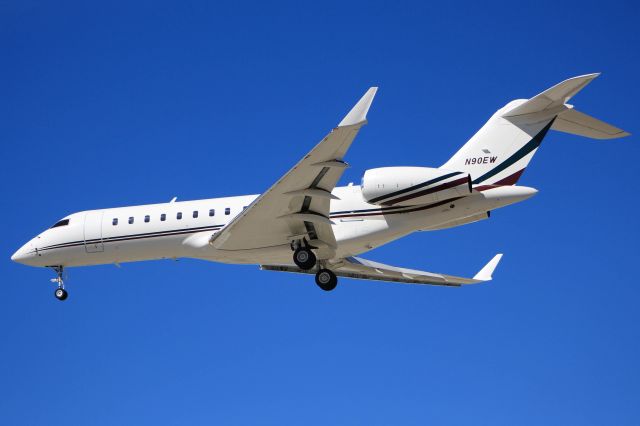 Bombardier Global Express (N90EW)