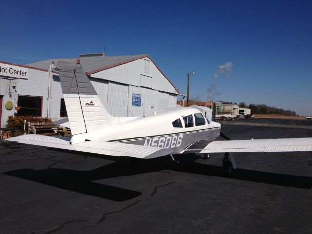 Piper Cherokee (N56066)