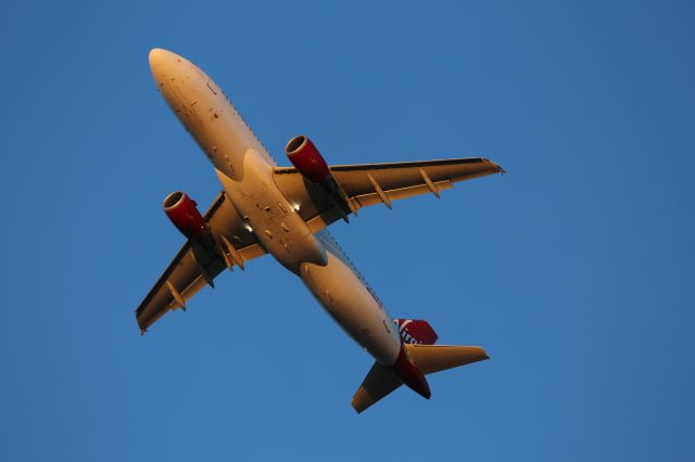 Airbus A320 (N641VA)