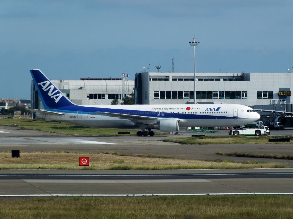 BOEING 767-300 (JA611A)