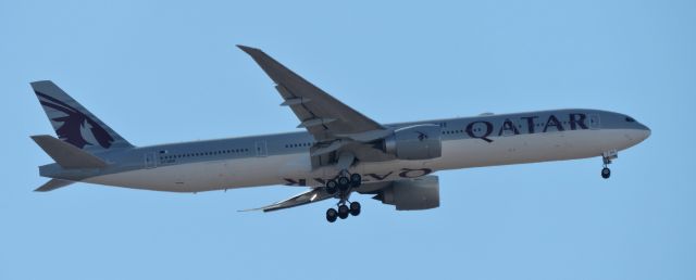 BOEING 777-300ER (A7-BEK) - Final approach, spring 2019.