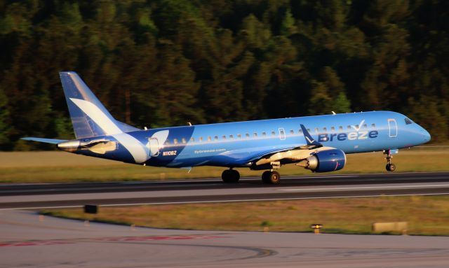 Embraer ERJ-190 (N110BZ)